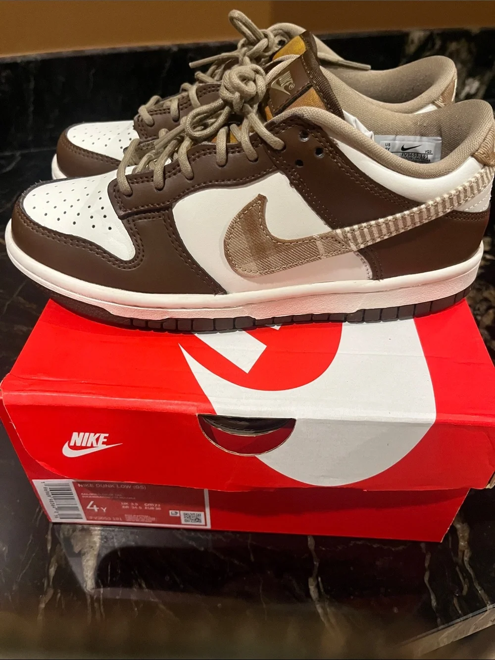Nike youth dunk lows  Brown, White & Tan Low-Top Sneakers sz.4